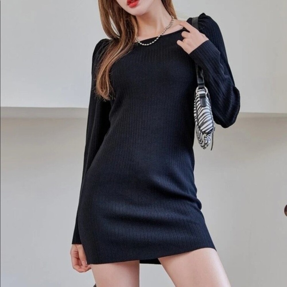 Solid Black Minimalistic Puffed Sleeve Sweater Dr… - image 1